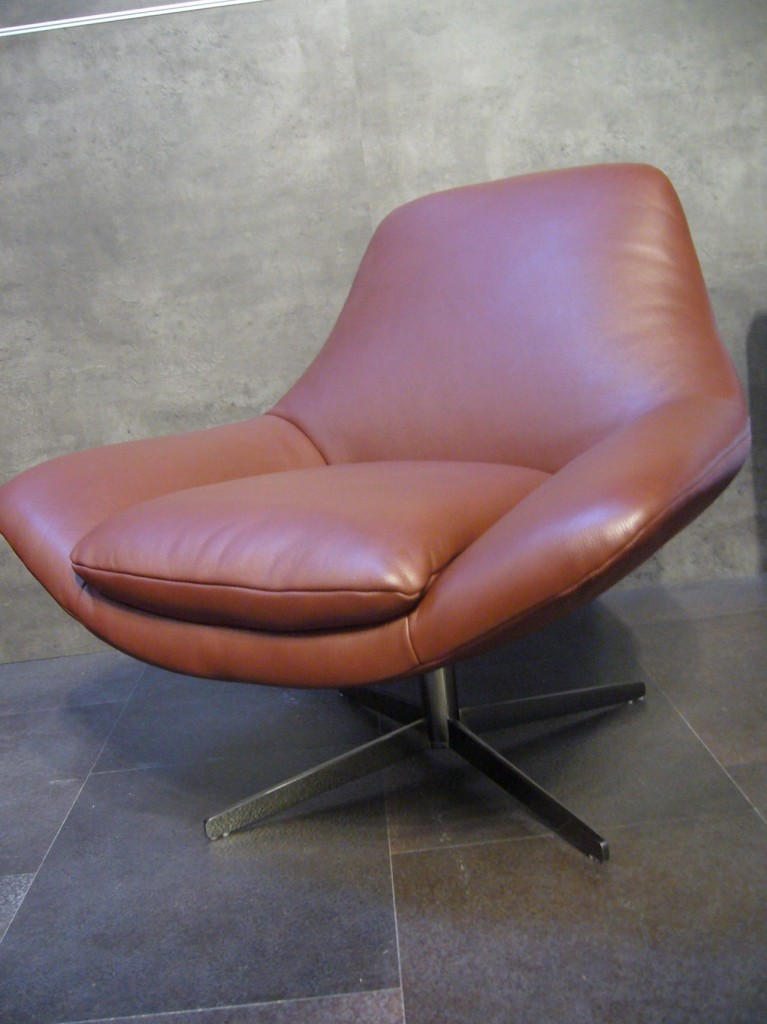 allen-fauteuil-design-cuir-pleine-fleur-nature-maronne