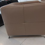 fauteuil-cubique-am-sugar-cuir-victory-taupe