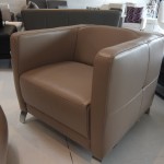 fauteuil-minimaliste-am-sugar-cuir-victory-taupe