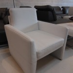 petit-fauteuil-princedidi-cuir-nubia-neige