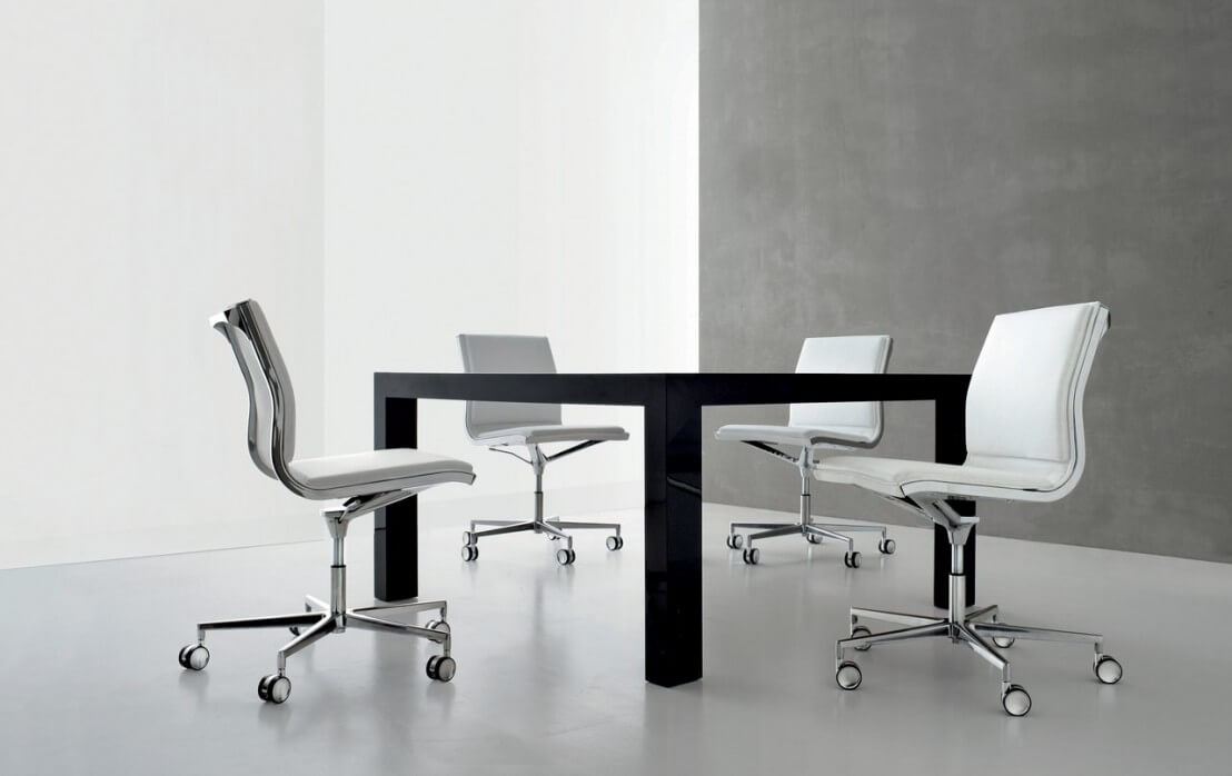 Chaise de bureau NULITE dossier bas en cuir ou tissu à roulettes sans