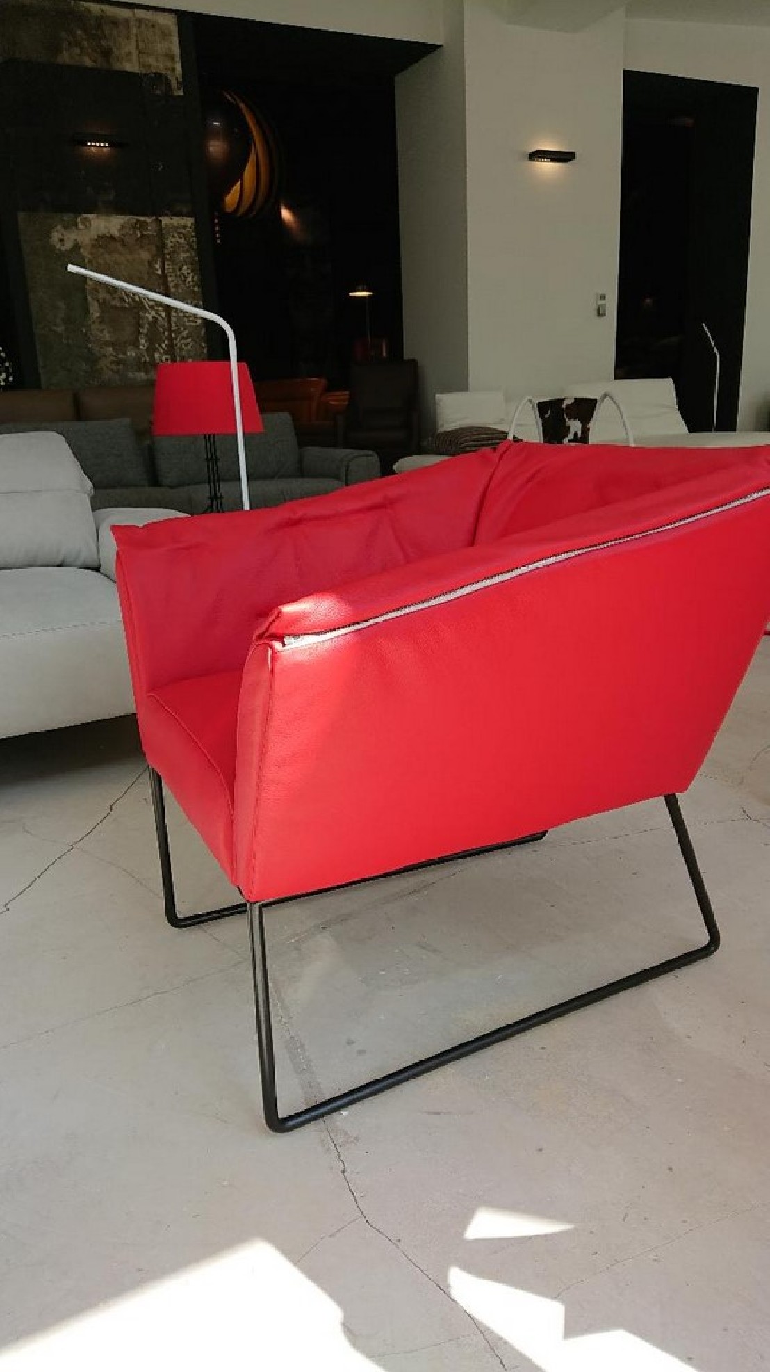 Petit fauteuil cuir rouge design déstockage HAPPY.SIXTEEN